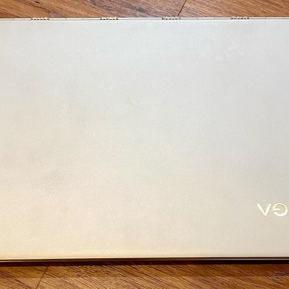 Lenovo Yoga 910 Convertible 16GB Memory 1TB Hard Drive 14" UHD Screen - Picture 3 of 6